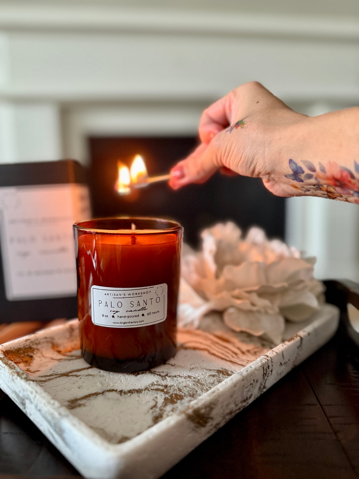 Palo Santo Candle with Crackling Wood Wick in Amber Glass Jar Hand-Poured Vegan Soy Candle 8 oz – English Factory Artisan's Workshop Collection